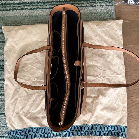🆕 Tory Burch Robinson tote - Picture 5 of 16